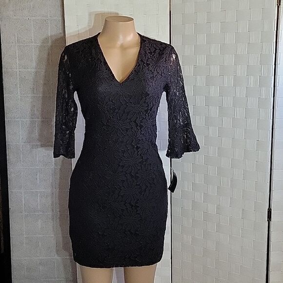 BRAND NEW STELLA &JULIE 3/4 SLEEVE LACE DESIGN V-NECK SHORT DRESS - Picture 3 of 12